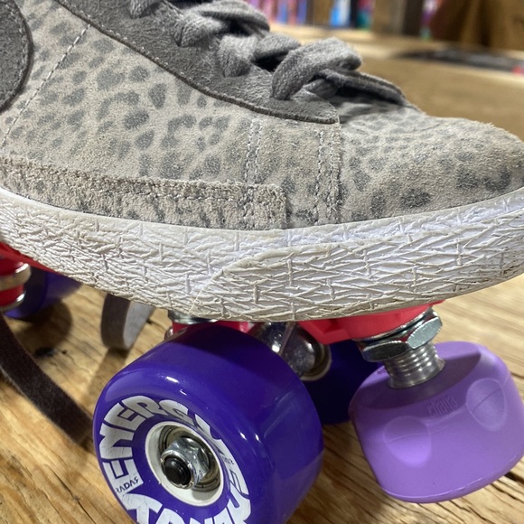 Custom Nike Leopard Print Roller Skates - Picture 10 of 12
